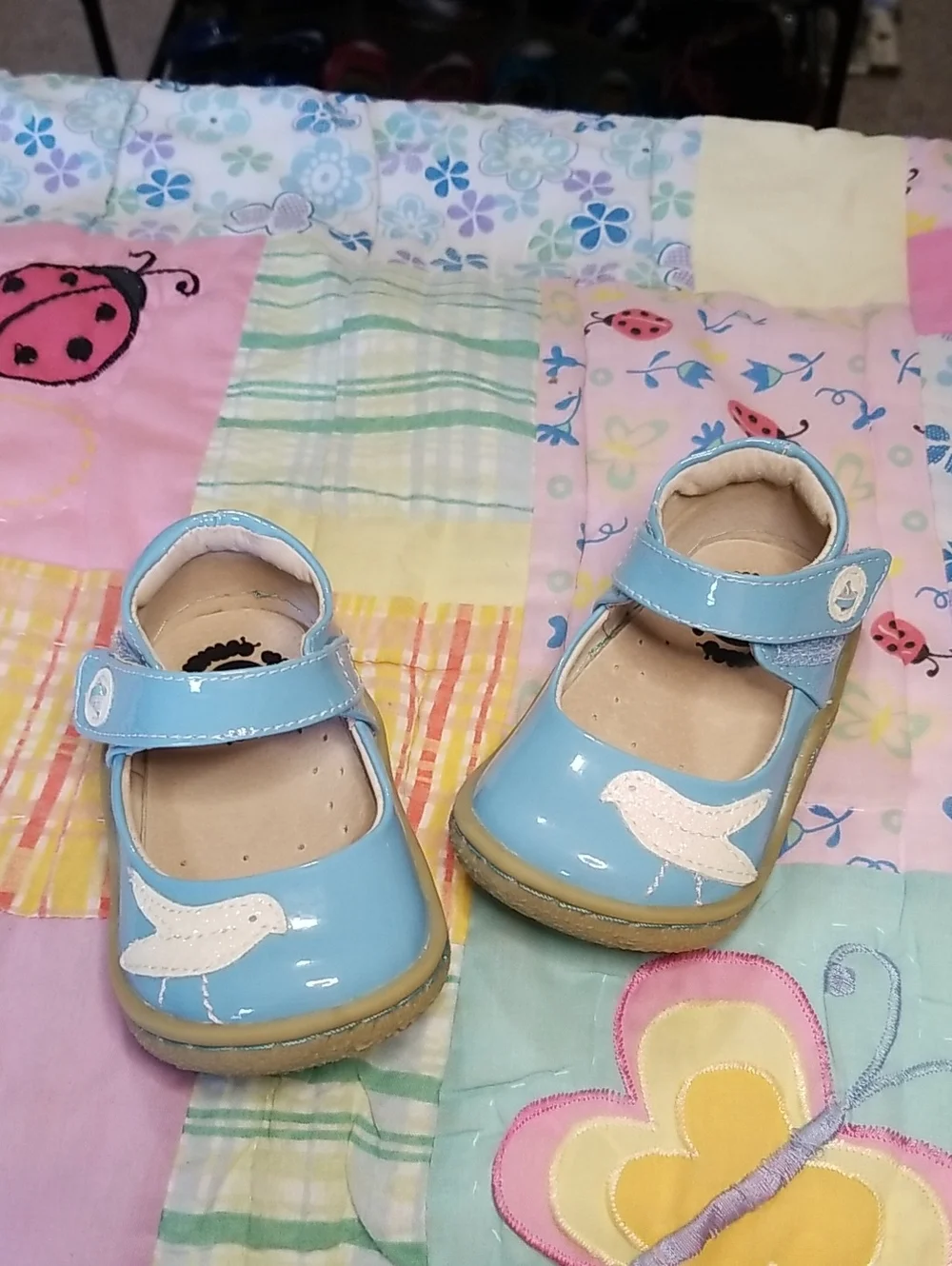 Livie & Luca Baby Blue Patent Leather Mary Janes with Glitter Bird Size 4 Pio